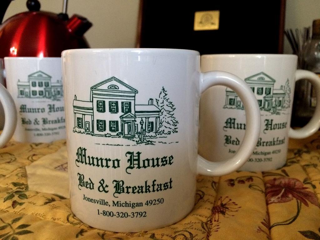 Munro House Bed And Breakfast Jonesville Екстер'єр фото
