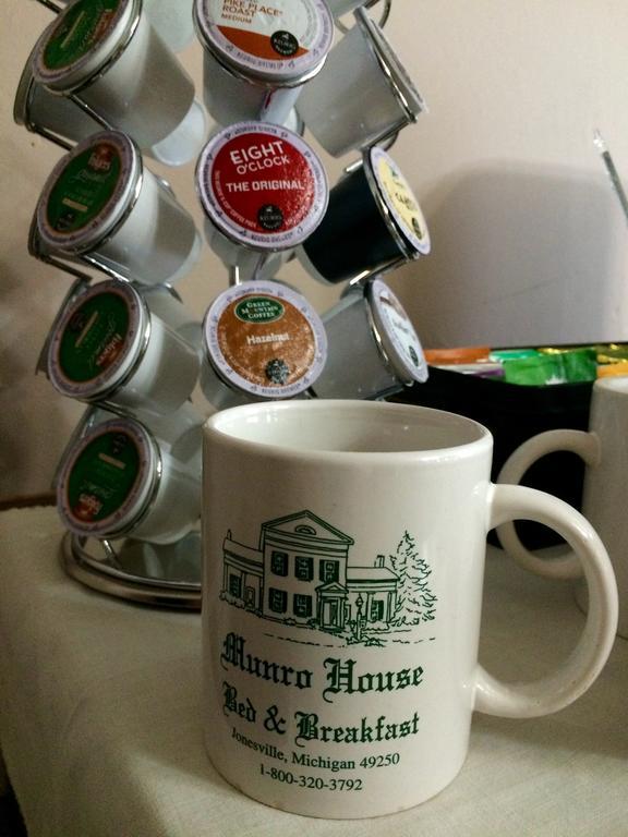 Munro House Bed And Breakfast Jonesville Екстер'єр фото