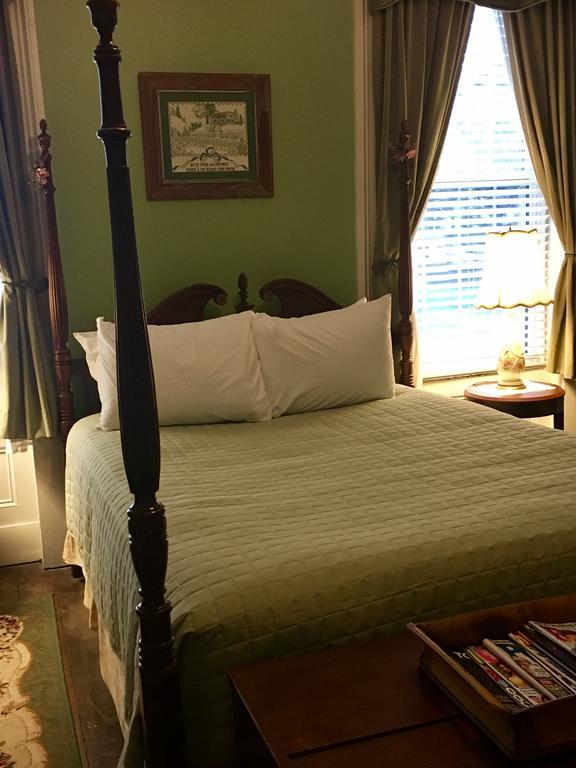 Munro House Bed And Breakfast Jonesville Екстер'єр фото