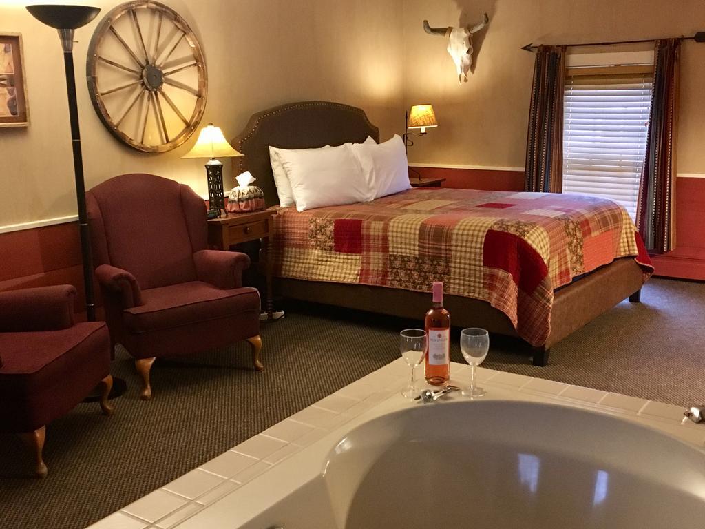 Munro House Bed And Breakfast Jonesville Екстер'єр фото