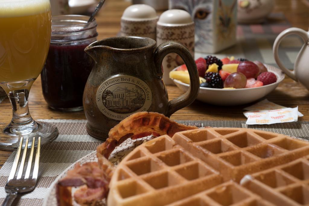 Munro House Bed And Breakfast Jonesville Екстер'єр фото