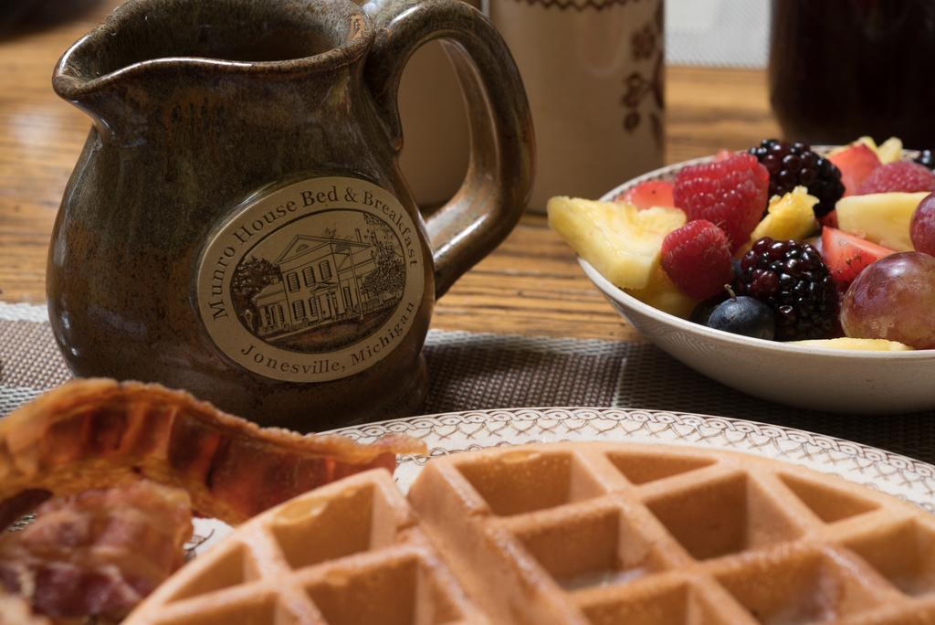 Munro House Bed And Breakfast Jonesville Екстер'єр фото