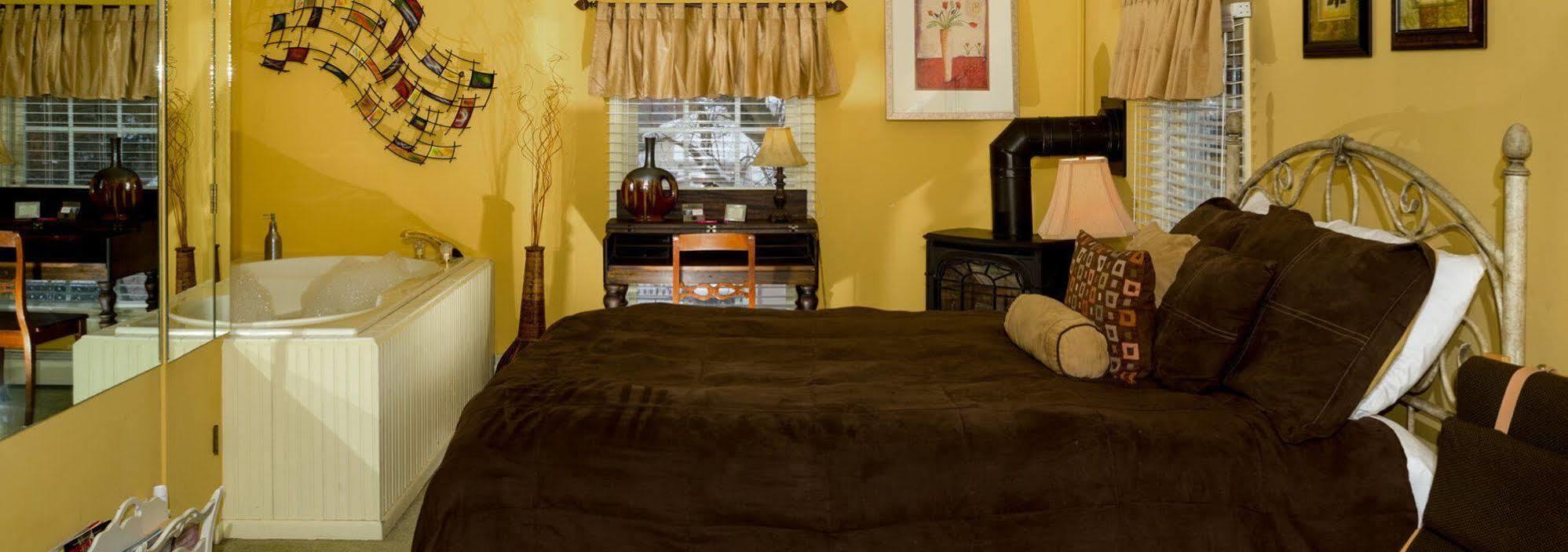 Munro House Bed And Breakfast Jonesville Екстер'єр фото