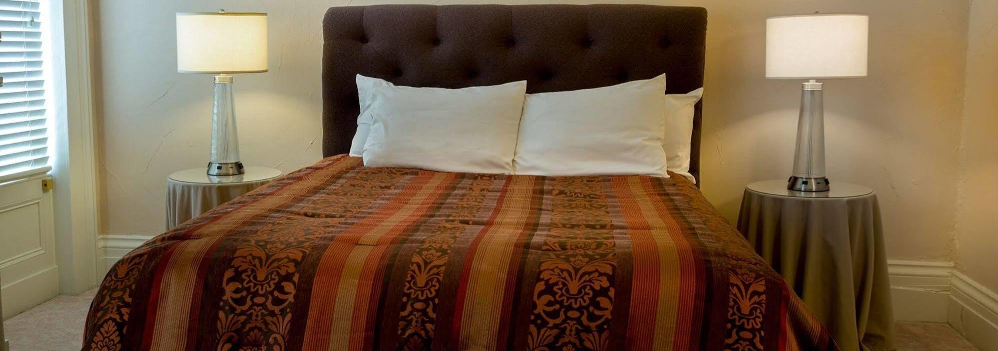Munro House Bed And Breakfast Jonesville Екстер'єр фото